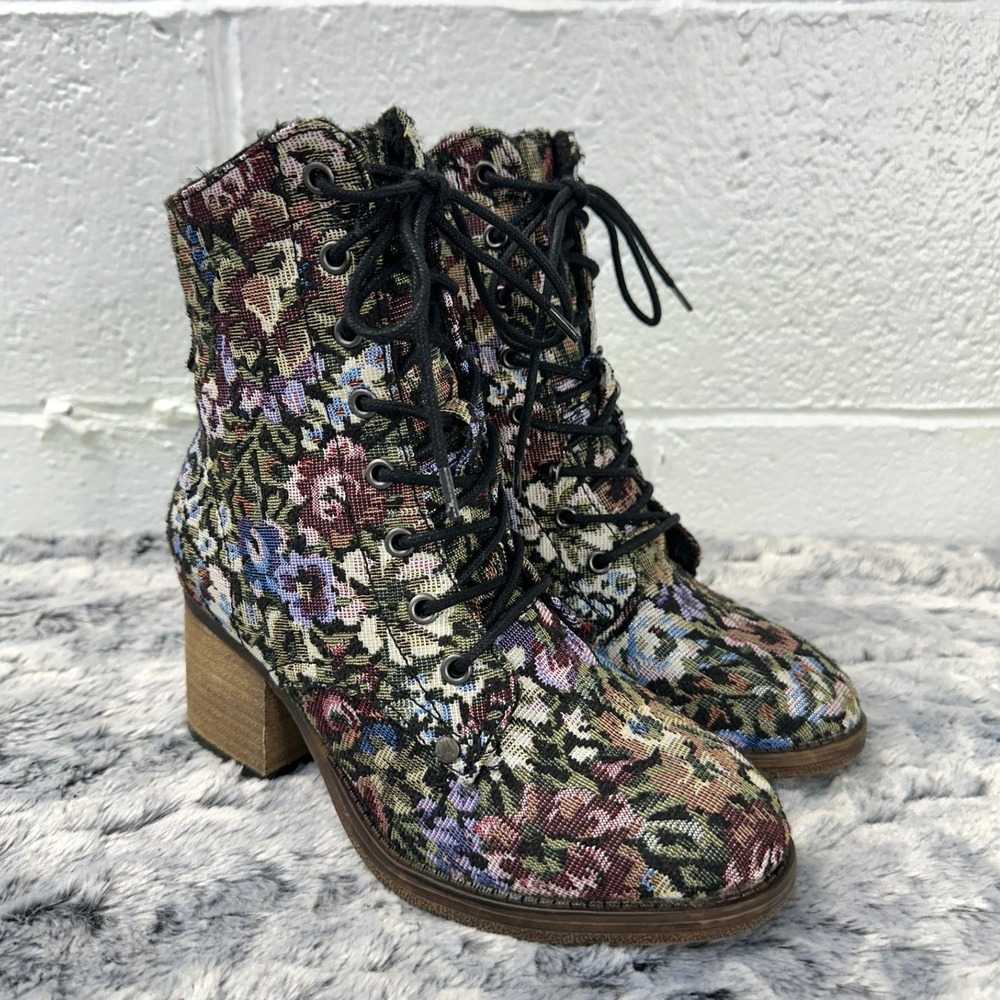 Bearpaw Topaz Boots Multicolor Floral Tapestry Lace Up Booties / Womens 5